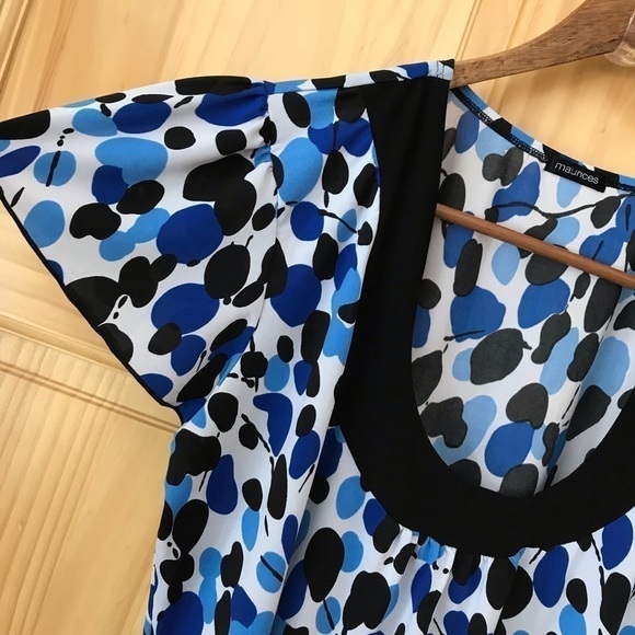 Maurices abstract print stretch knit flutter sleeve U neck tunic size medium - Picture 4 of 6